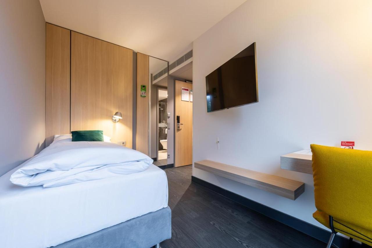 Serways Hotel Hoesel ราทิงเงน ภายนอก รูปภาพ
