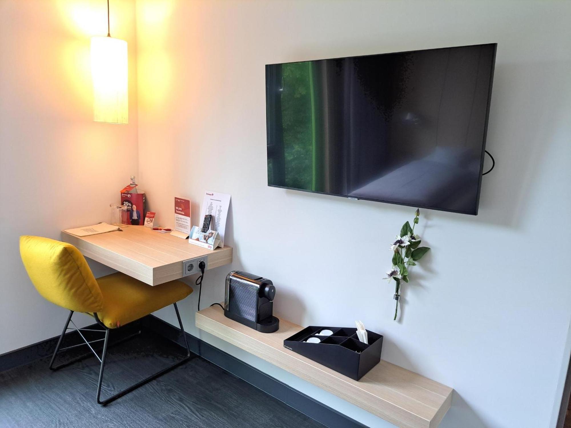 Serways Hotel Hoesel ราทิงเงน ภายนอก รูปภาพ